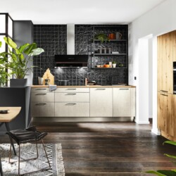 Steel Metallic Hell Bali Sommereiche